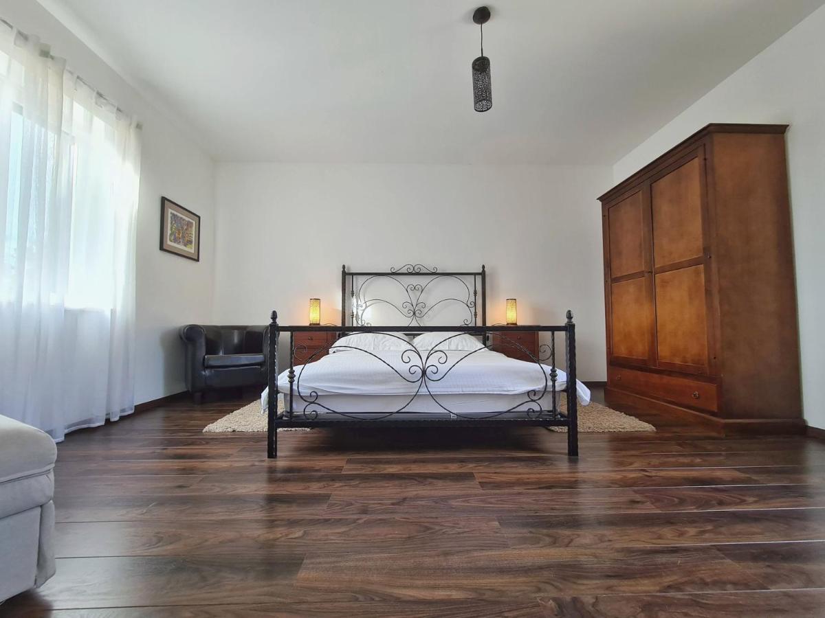 Spacious Villa With Pool, Indoor Jacuzzi And Sauna Near Porec Višnjan Dış mekan fotoğraf