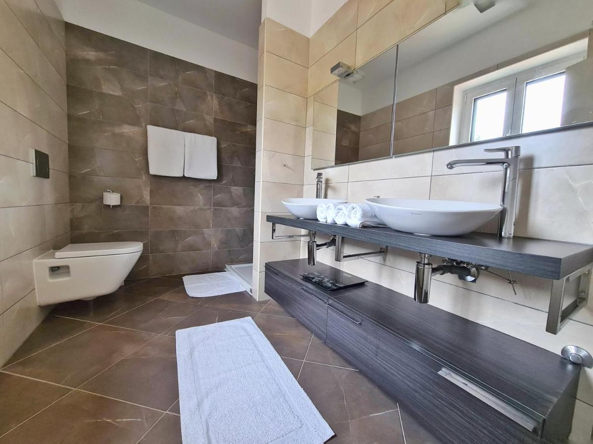 Spacious Villa With Pool, Indoor Jacuzzi And Sauna Near Porec Višnjan Dış mekan fotoğraf