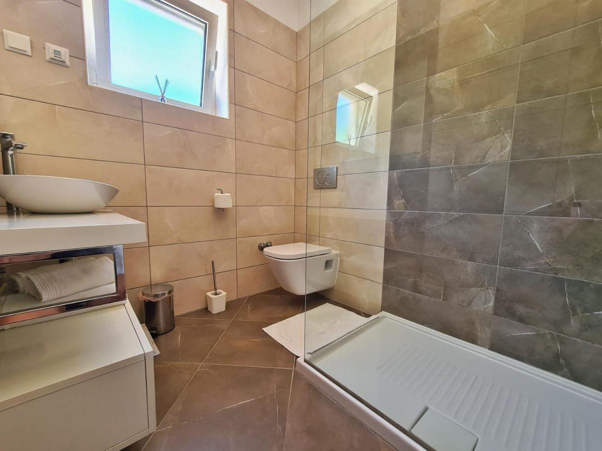 Spacious Villa With Pool, Indoor Jacuzzi And Sauna Near Porec Višnjan Dış mekan fotoğraf