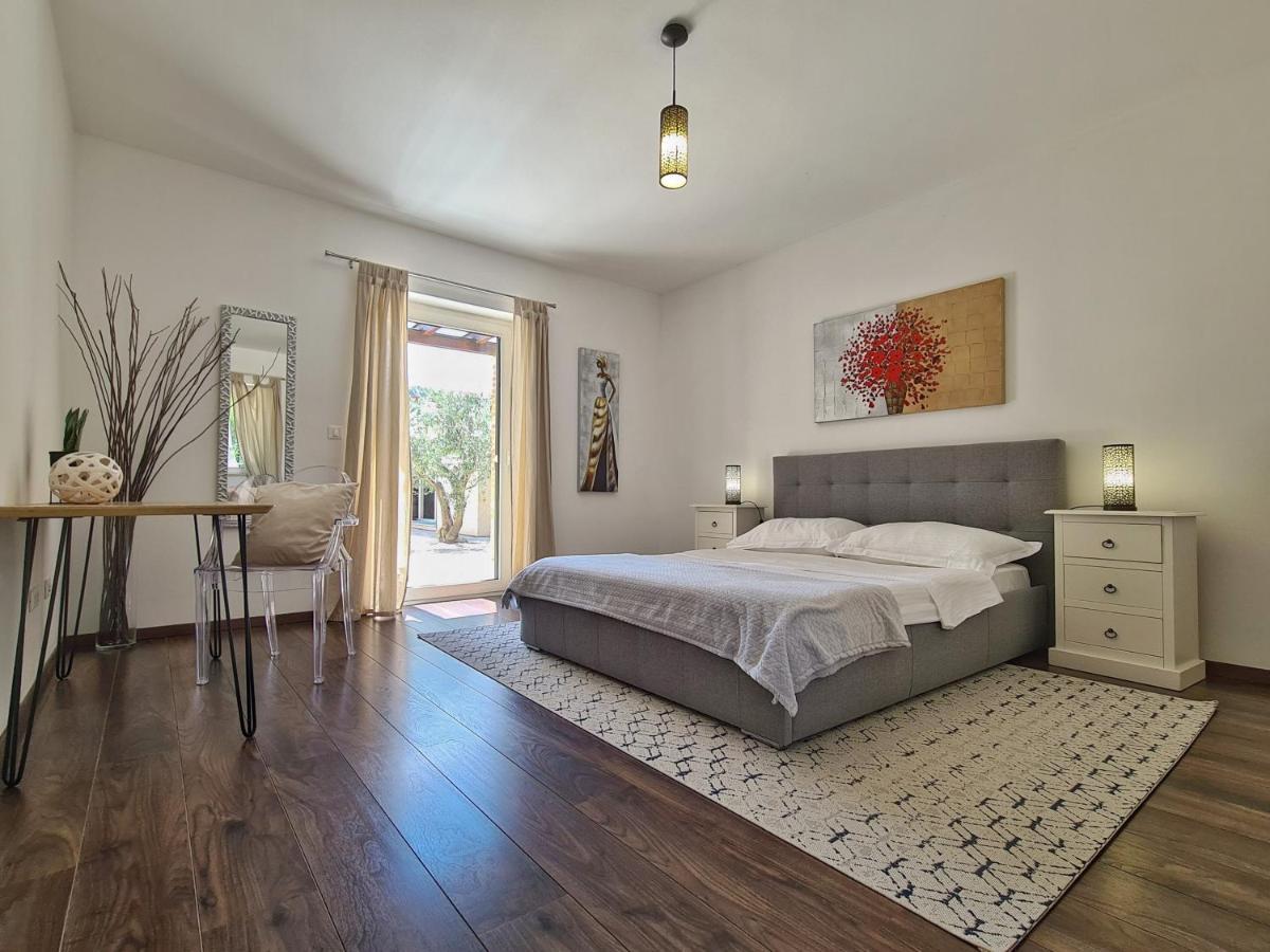 Spacious Villa With Pool, Indoor Jacuzzi And Sauna Near Porec Višnjan Dış mekan fotoğraf